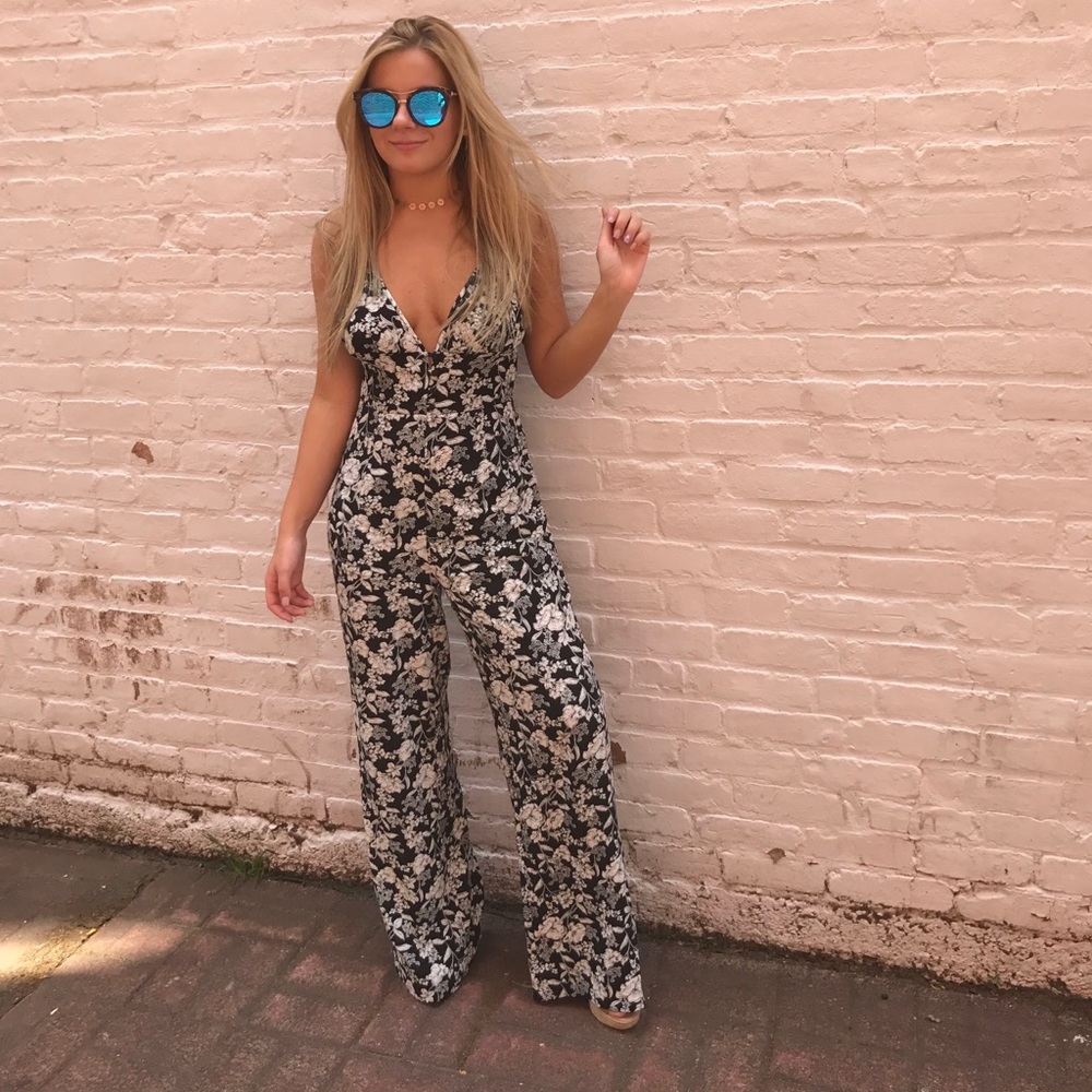 Black and white floral jumpsuit 😍